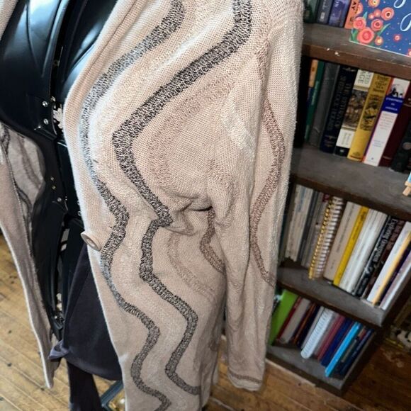 Chico’s cozy beigecore wavy line drape 0/4 artsy cardigan - Picture 2 of 4